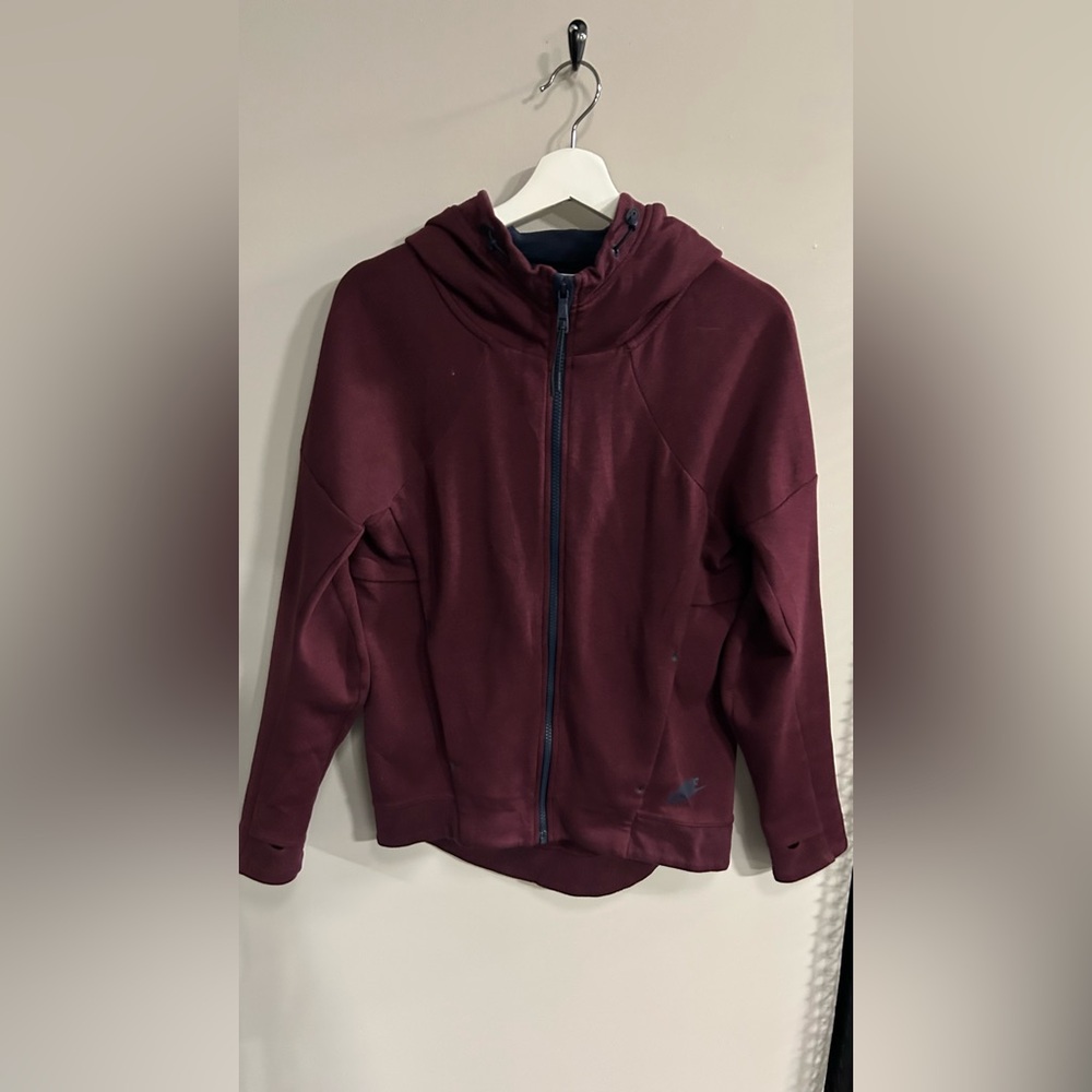 Nike women’s tech fleece Hoodie burgundy